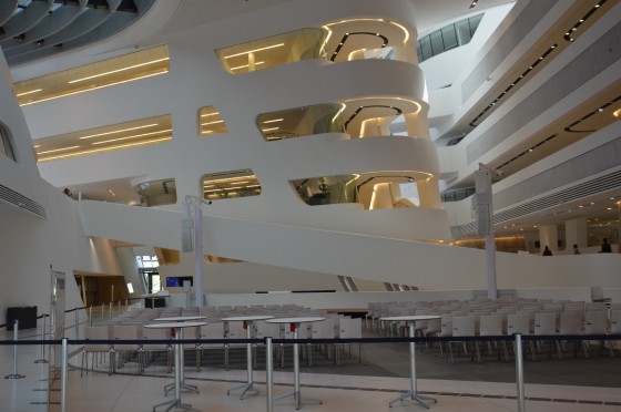 interier univerzity podľa návrhu Zaha Hadid