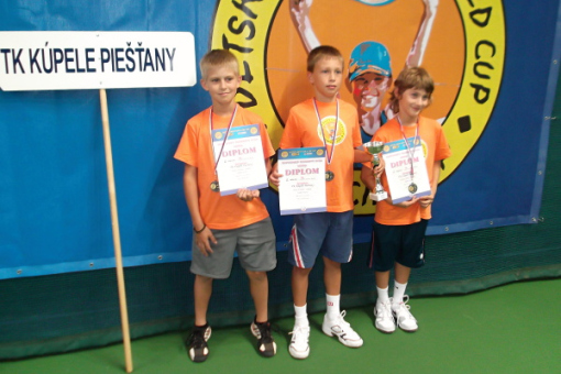 Najmladší tenisti (zľava) - Petrovický, Kopál, Kelemen