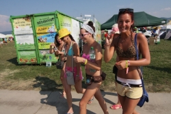 navstevnici-s-naramkami