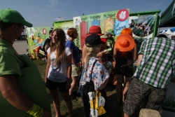 navstevnici-v-stanku