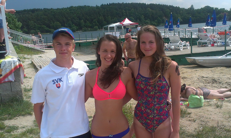 Lenka Pauliková (v pravo) dialkové plavanie