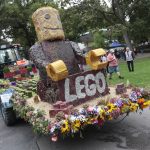 Kvetinové korzo Victoria Regia alegorický voz