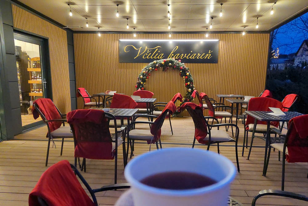 Včelia kaviareň v Medolandii