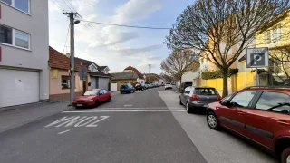 Časť Sasinkovej ulice, ktorá by sa po novom mala dostať do regulovanej spoplatnenej zóny.