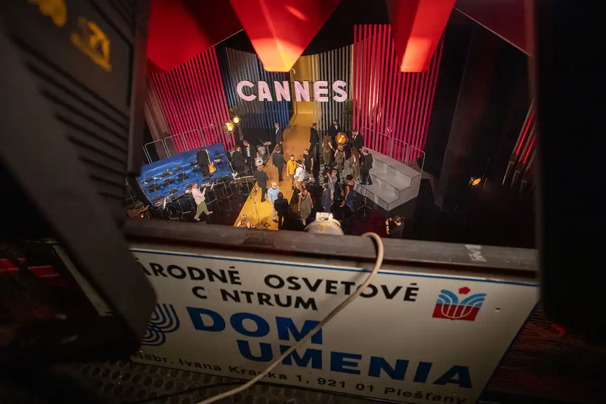 Filmári použili na nakrúcanie aj priestory Domu umenia v Piešťanoch