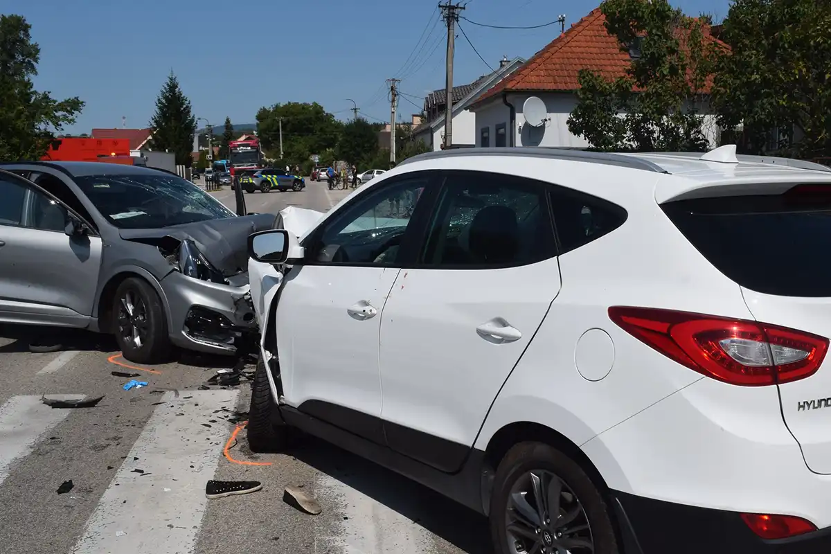 Čelná zrážka automobilov v obci Banka 7.8.2025