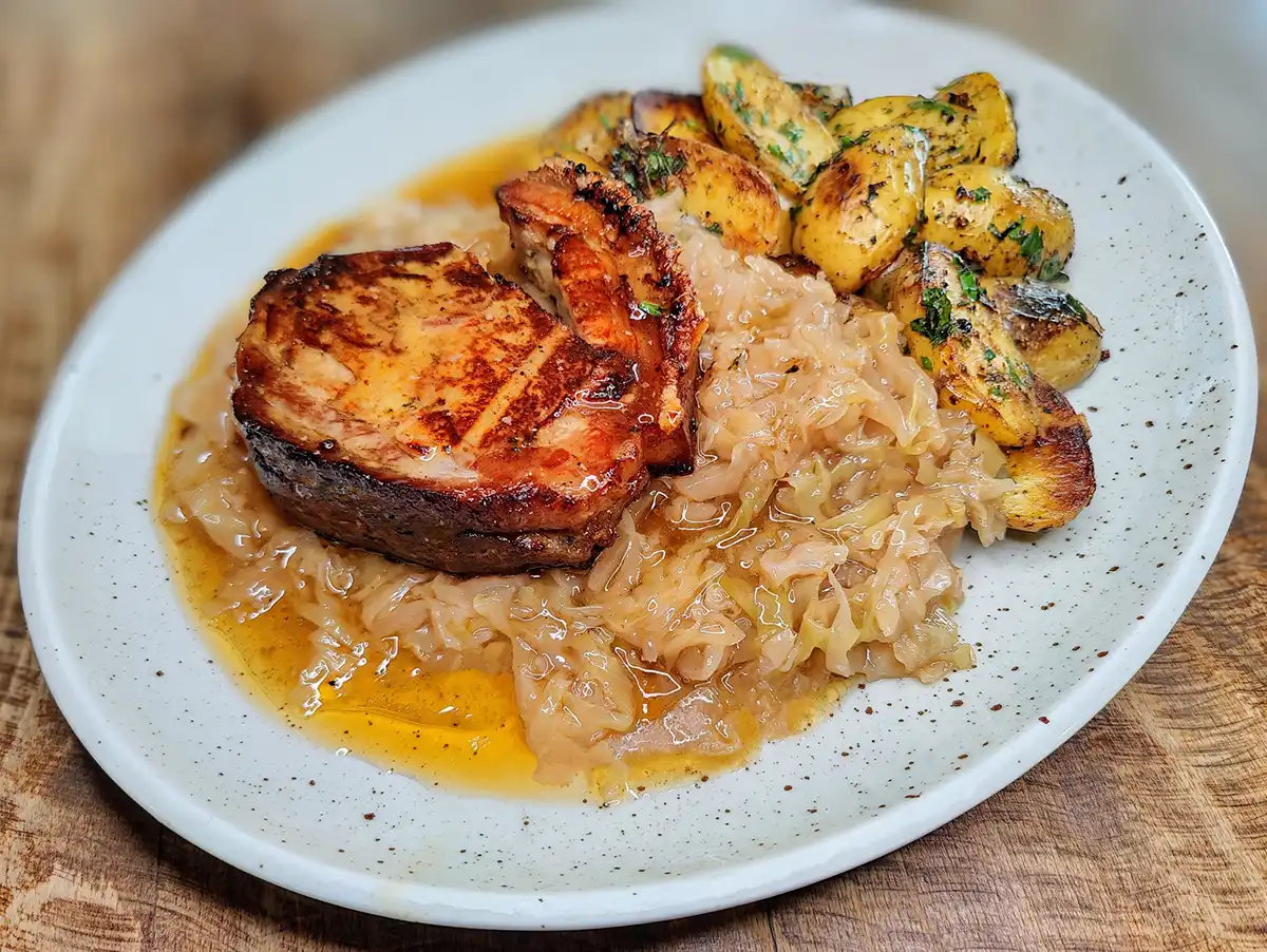 obedove menu Piestansky pivovar ZiWell Roláda z bravčového bôčiku karamelová kapusta