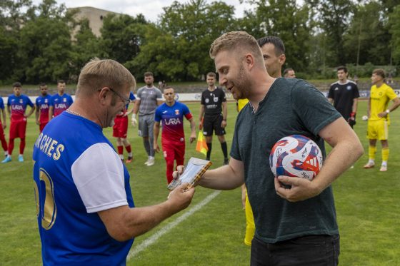 Prvý zápas IV. ligy v sezóne 2025/26 odohrali hráči PFK Piešťany proti FC Pata. Zvíťazili 3:1