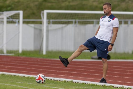 Prvý zápas IV. ligy v sezóne 2025/26 odohrali hráči PFK Piešťany proti FC Pata. Zvíťazili 3:1