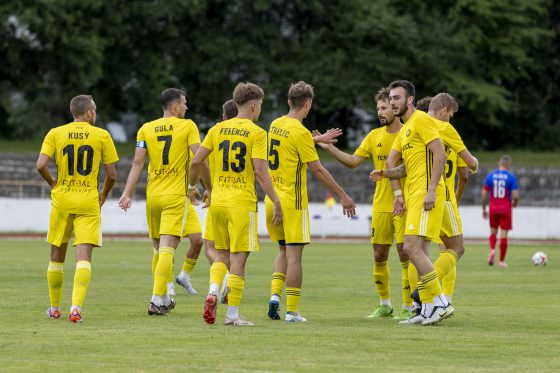Prvý zápas IV. ligy v sezóne 2025/26 odohrali hráči PFK Piešťany proti FC Pata. Zvíťazili 3:1