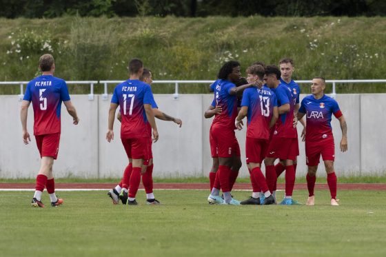 Prvý zápas IV. ligy v sezóne 2025/26 odohrali hráči PFK Piešťany proti FC Pata. Zvíťazili 3:1