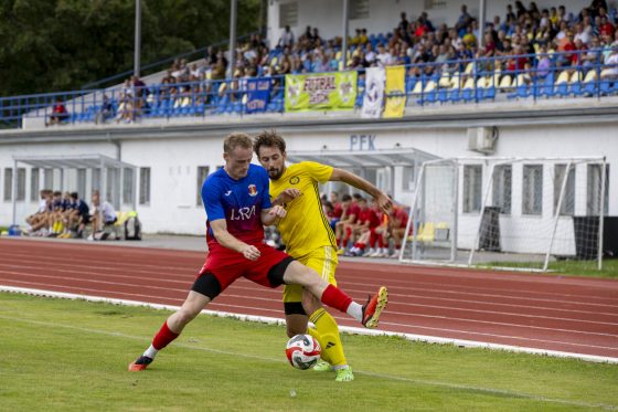Prvý zápas IV. ligy v sezóne 2025/26 odohrali hráči PFK Piešťany proti FC Pata. Zvíťazili 3:1