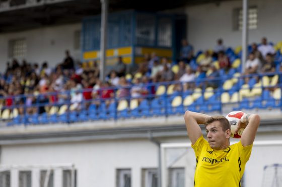 Prvý zápas IV. ligy v sezóne 2025/26 odohrali hráči PFK Piešťany proti FC Pata. Zvíťazili 3:1