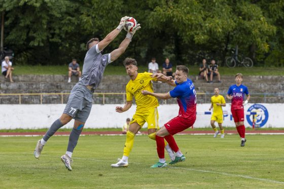 Prvý zápas IV. ligy v sezóne 2025/26 odohrali hráči PFK Piešťany proti FC Pata. Zvíťazili 3:1