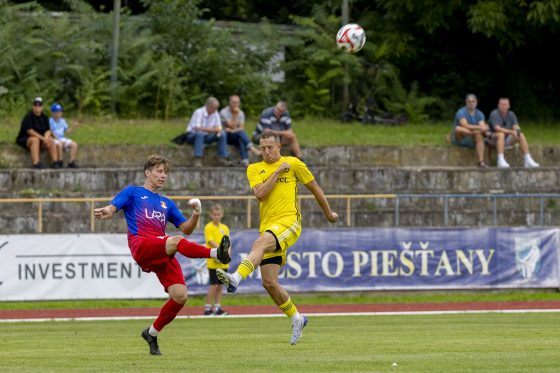 Prvý zápas IV. ligy v sezóne 2025/26 odohrali hráči PFK Piešťany proti FC Pata. Zvíťazili 3:1