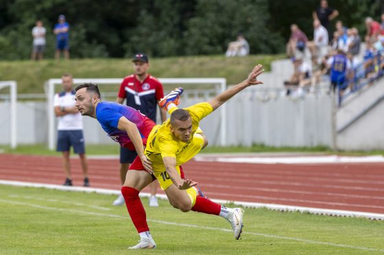 Prvý zápas IV. ligy v sezóne 2025/26 odohrali hráči PFK Piešťany proti FC Pata. Zvíťazili 3:1