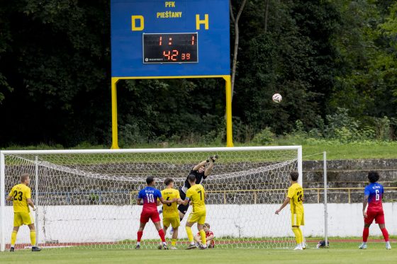 Prvý zápas IV. ligy v sezóne 2025/26 odohrali hráči PFK Piešťany proti FC Pata. Zvíťazili 3:1