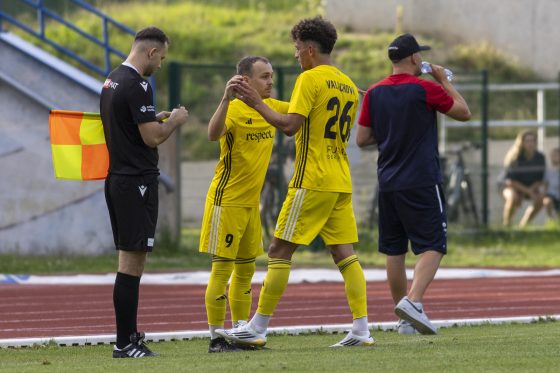 Prvý zápas IV. ligy v sezóne 2025/26 odohrali hráči PFK Piešťany proti FC Pata. Zvíťazili 3:1