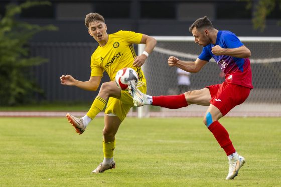 Prvý zápas IV. ligy v sezóne 2025/26 odohrali hráči PFK Piešťany proti FC Pata. Zvíťazili 3:1