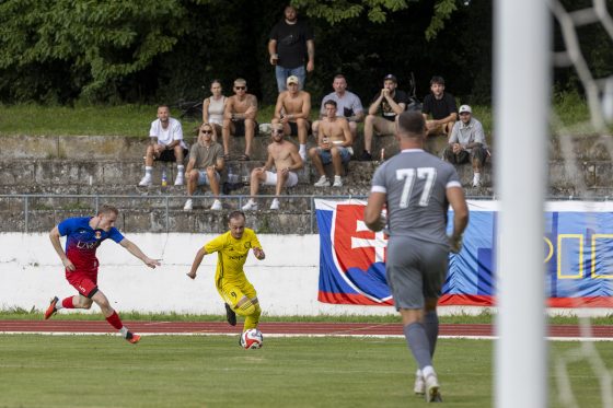 Prvý zápas IV. ligy v sezóne 2025/26 odohrali hráči PFK Piešťany proti FC Pata. Zvíťazili 3:1