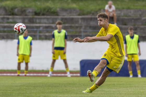 Prvý zápas IV. ligy v sezóne 2025/26 odohrali hráči PFK Piešťany proti FC Pata. Zvíťazili 3:1