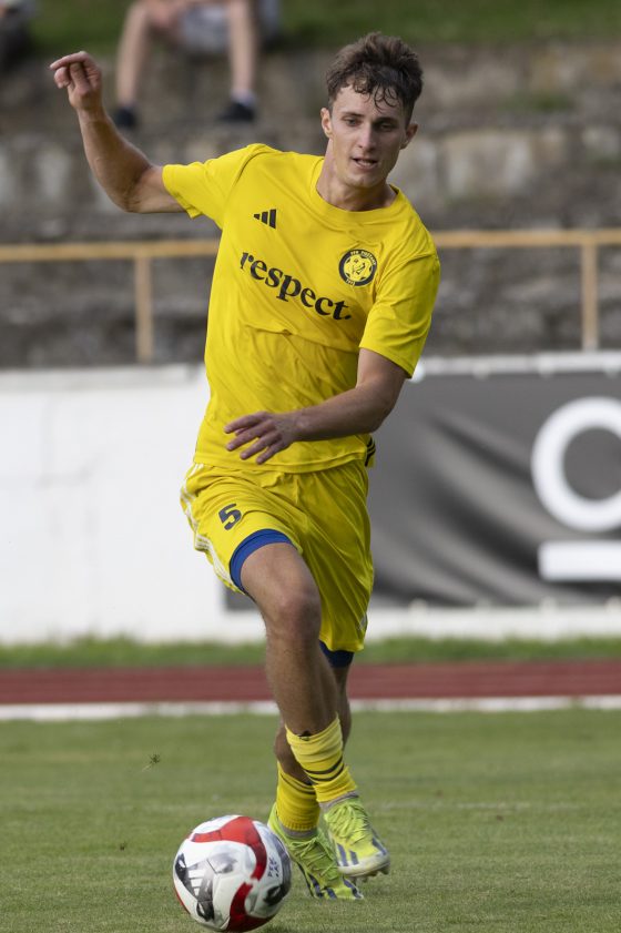 Prvý zápas IV. ligy v sezóne 2025/26 odohrali hráči PFK Piešťany proti FC Pata. Zvíťazili 3:1