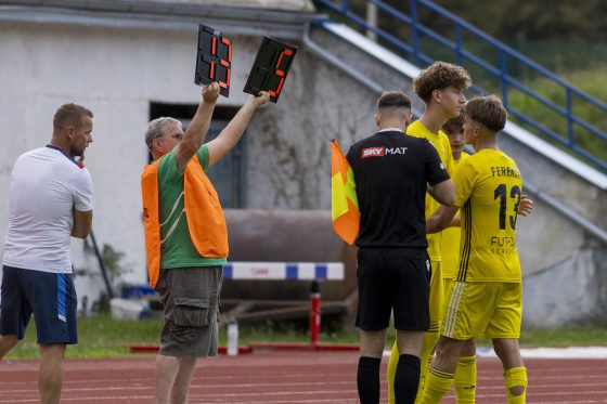 Prvý zápas IV. ligy v sezóne 2025/26 odohrali hráči PFK Piešťany proti FC Pata. Zvíťazili 3:1