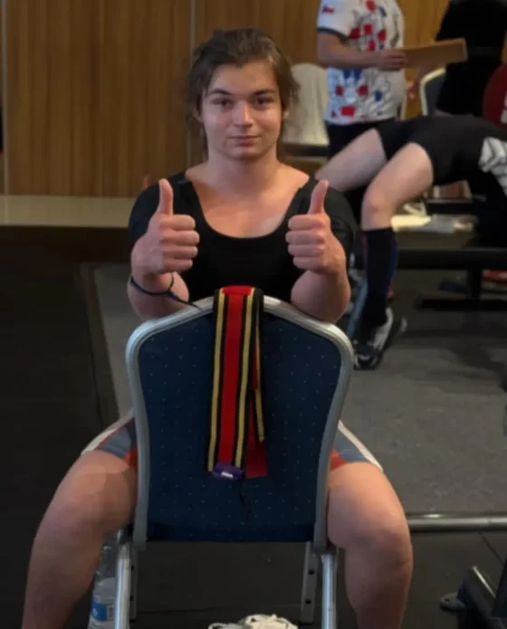 Adrián Stískal majstrom Európy v tlaku na lavičke medzi dorastencami