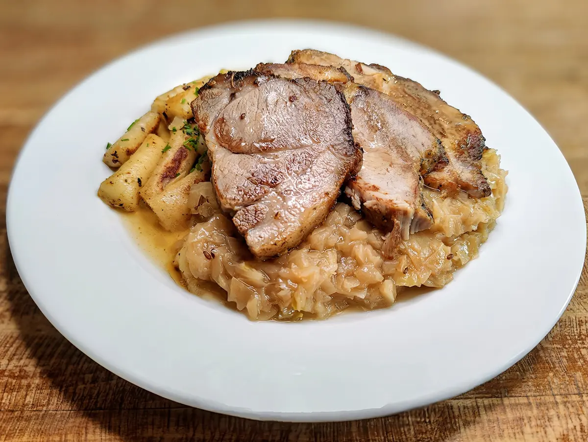 obedove menu pivovar ziwell Pečená bravčová krkovička, dusená biela kapusta, šúľance