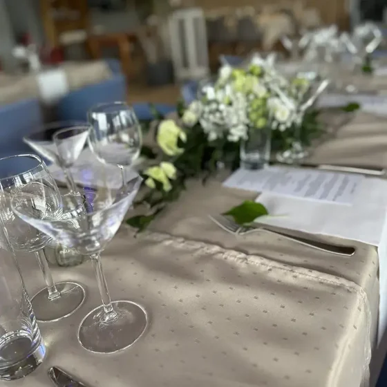 Reštaurácia Lodenica Piešťany svadobné prestieranie