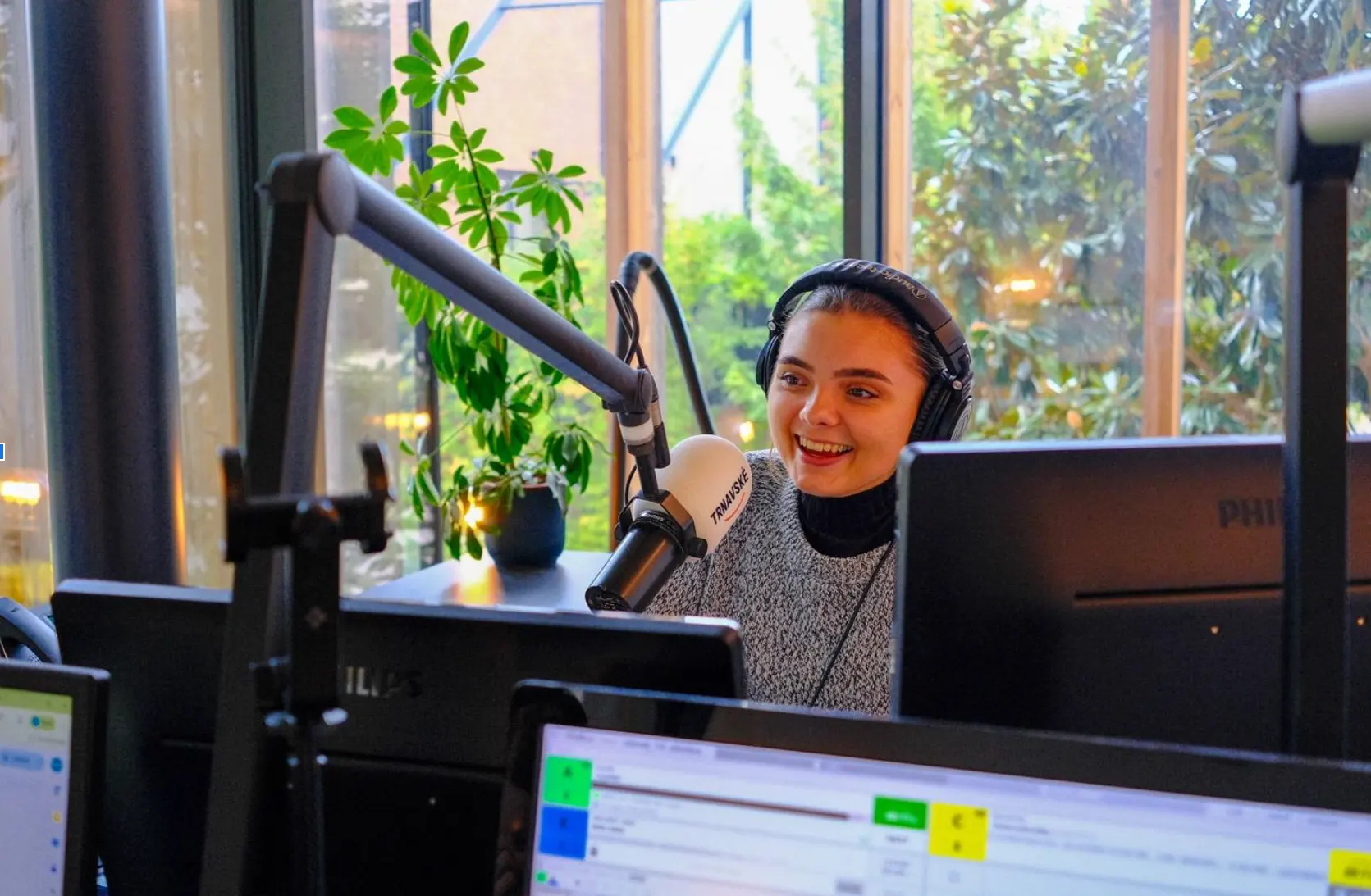 Vysielacie štúdio Trnavského rádia v presklených priestoroch na Nádvorí, v centre Trnavy. | Foto: Trnavské rádio