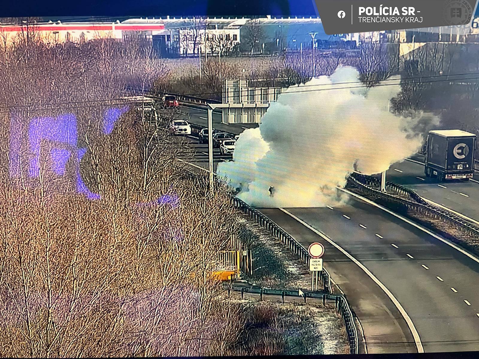 Požiar auta na D1 pri Hornej Strede