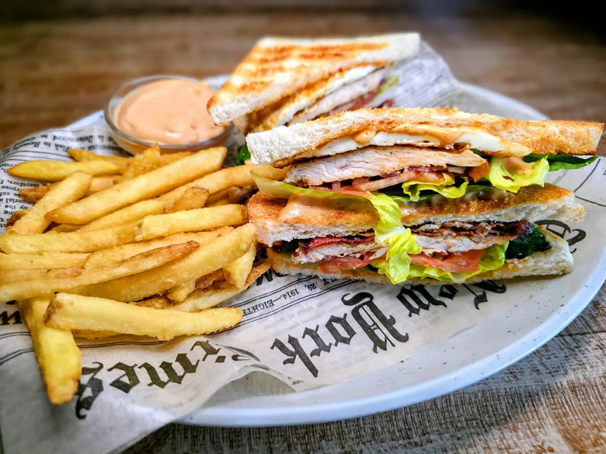 Club sandwich hranolky Obedove menu Pivovar ZiWell