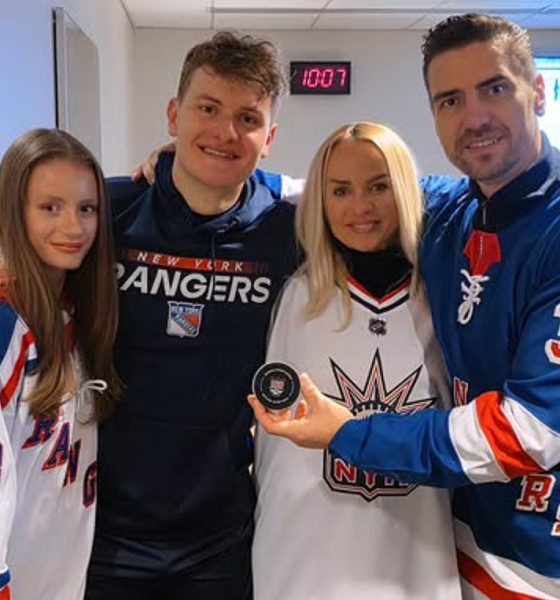 Adam Sykora po prvom góle v NHL oslavoval s rodinou