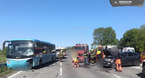 Nehoda troch áut a autobusu na vjazde do Piešťan