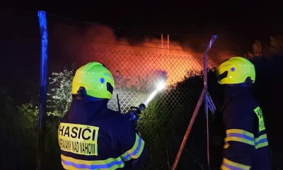 Požiar trávnatého porastu pri železničnej trati v Piešťanoch