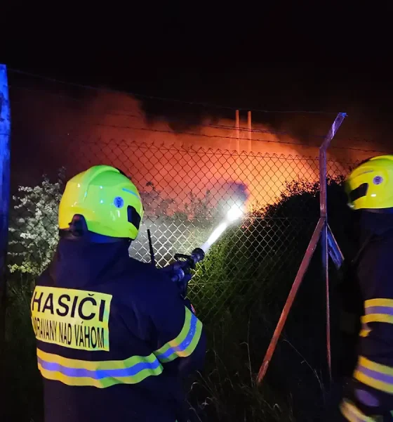 Požiar trávnatého porastu pri železničnej trati v Piešťanoch